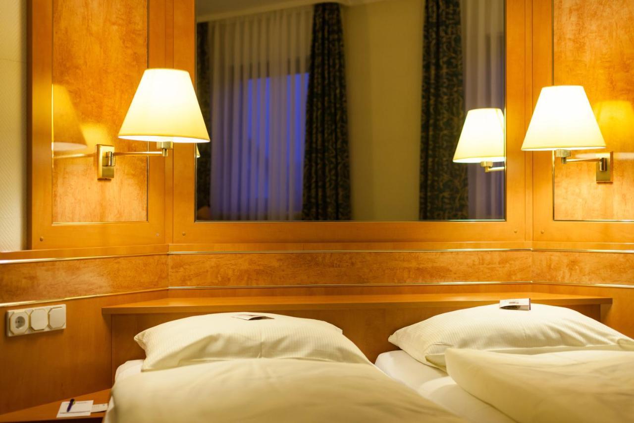 Hotel-Restaurant Zur Krone Löhnberg Стая снимка
