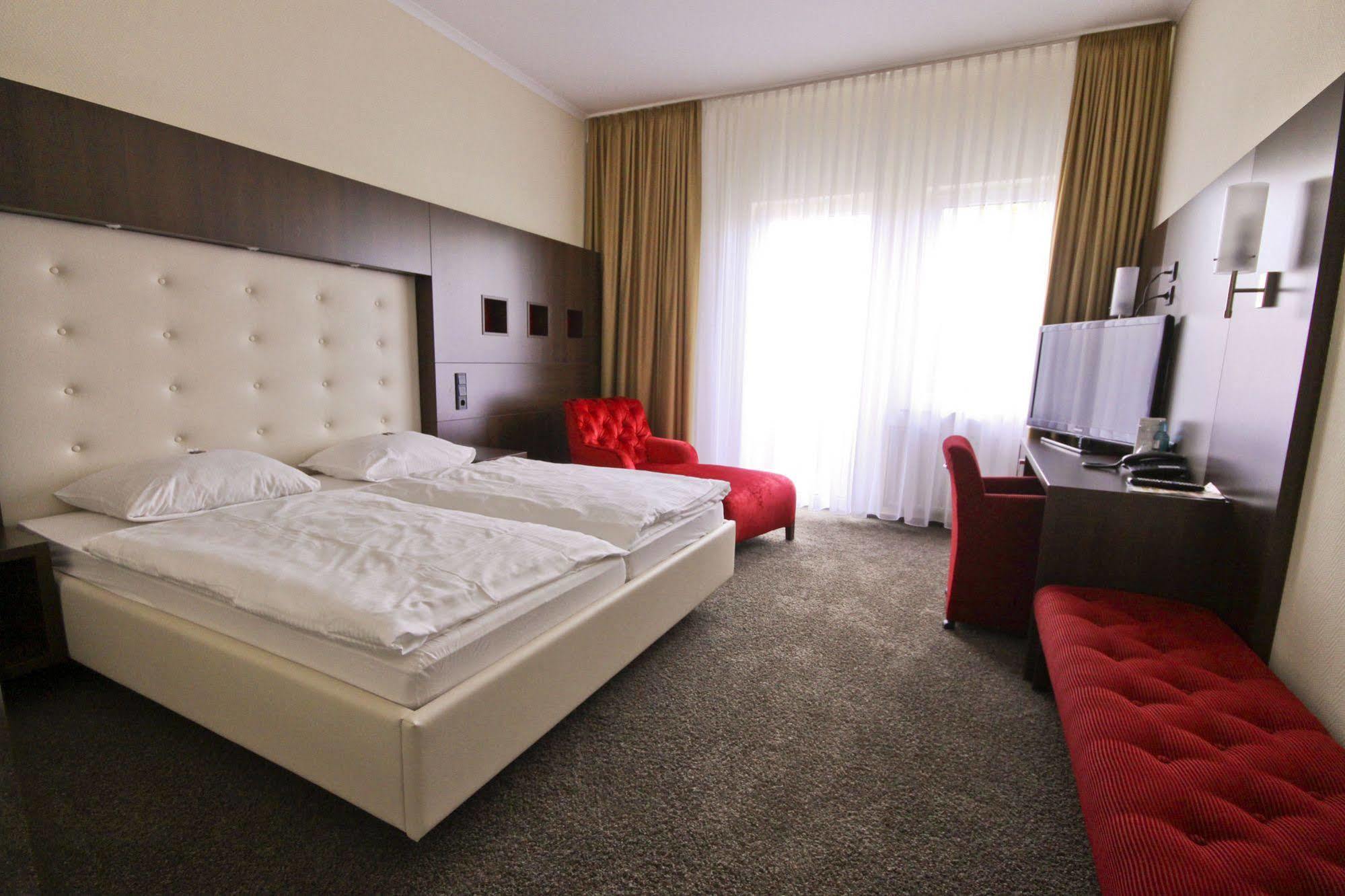 Hotel-Restaurant Zur Krone Löhnberg Стая снимка